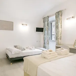  Bed and breakfast White Candia